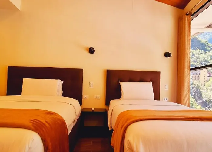 Hotel Raices 3*