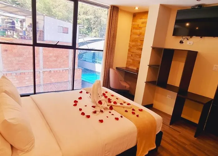 Hotel Raices 3*